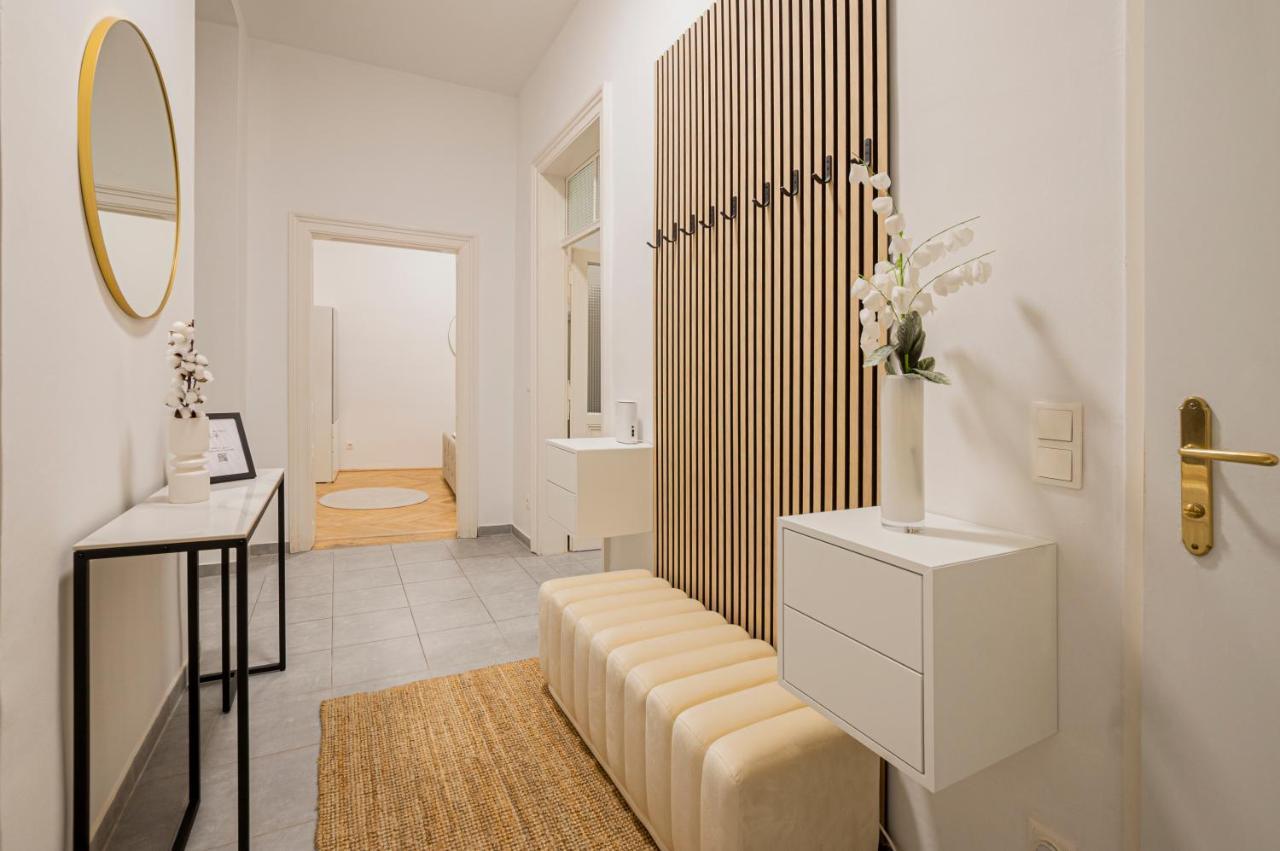Charming Apt Perfect For 4-6 Tram, Self-Checkin Вена Экстерьер фото